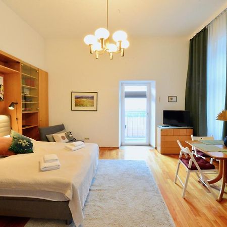 Charming With Balcony In Hip & Trendy Margareten Vienne Extérieur photo